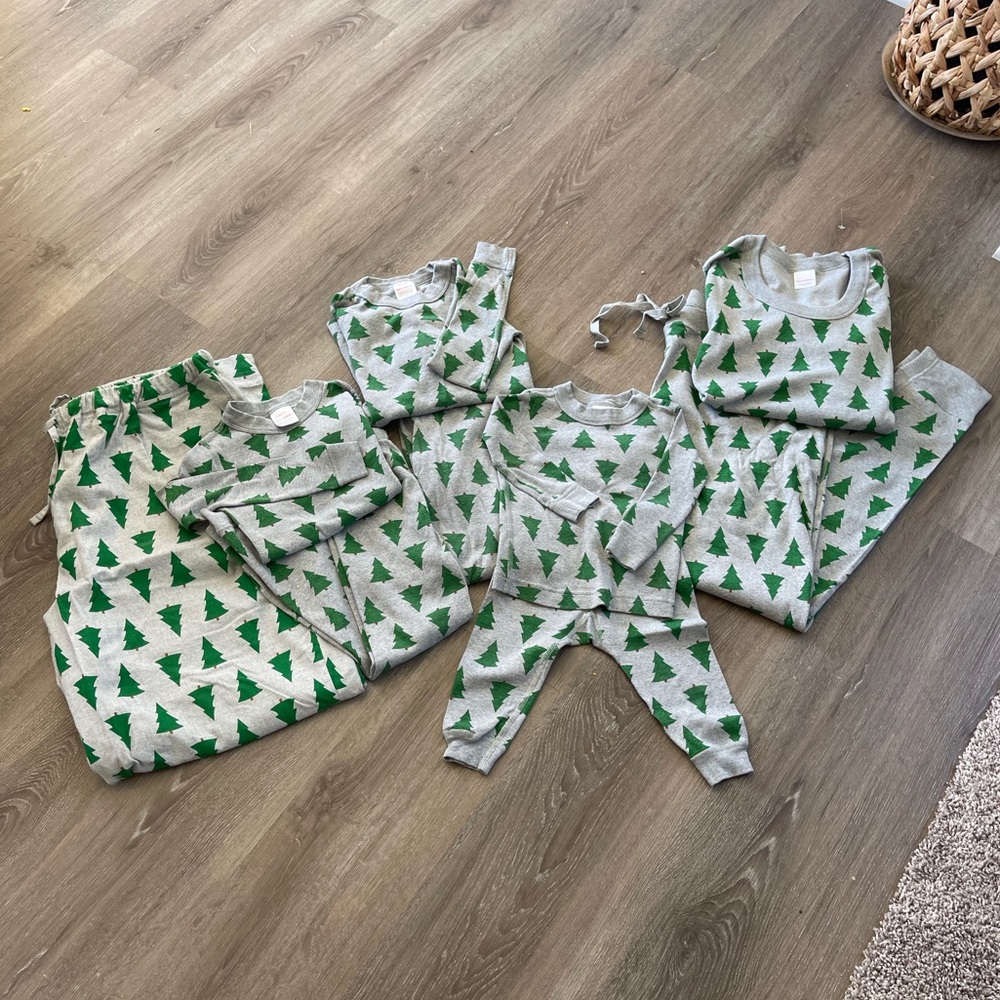 Hanna Andersson Matching Holiday Jammies - Family of 5